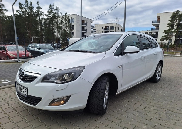 Opel Astra cena 26742 przebieg: 250750, rok produkcji 2012 z Toruń małe 92